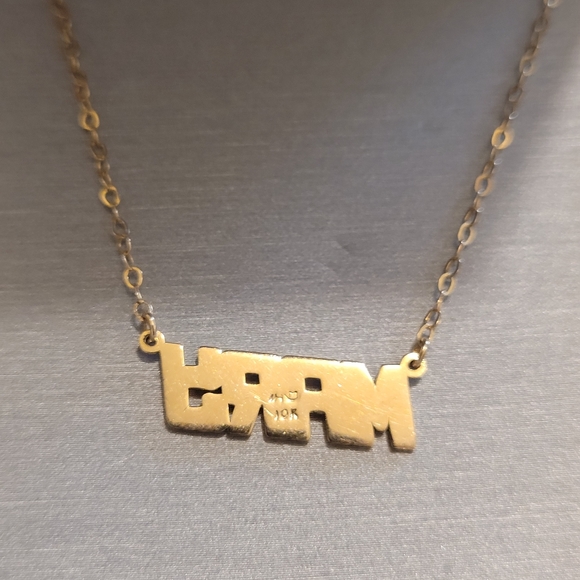 10k gold "Mary" name necklace - Picture 2 of 2